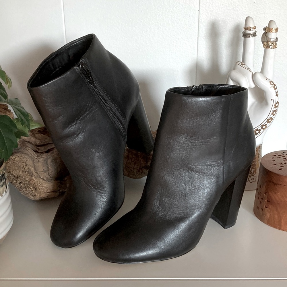 US 8 Leather ankle booties